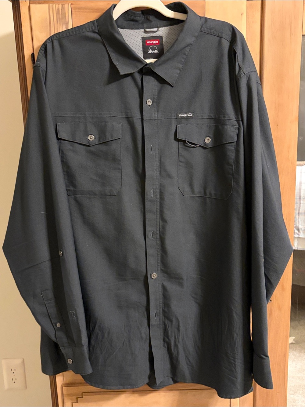 Wrangler Men's Black Long-Sleeve Button-Front Casual Shirt